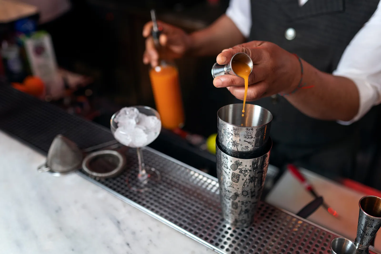 Bartender preparing a cocktail at the Lewa Bar Academy